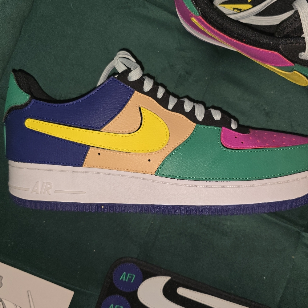 MENS Customize these Nike Air Force 1 Sneakers WITH THE EXTRA PARTS TO ADD ON